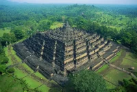 candi borobudur ada berapa tingkat