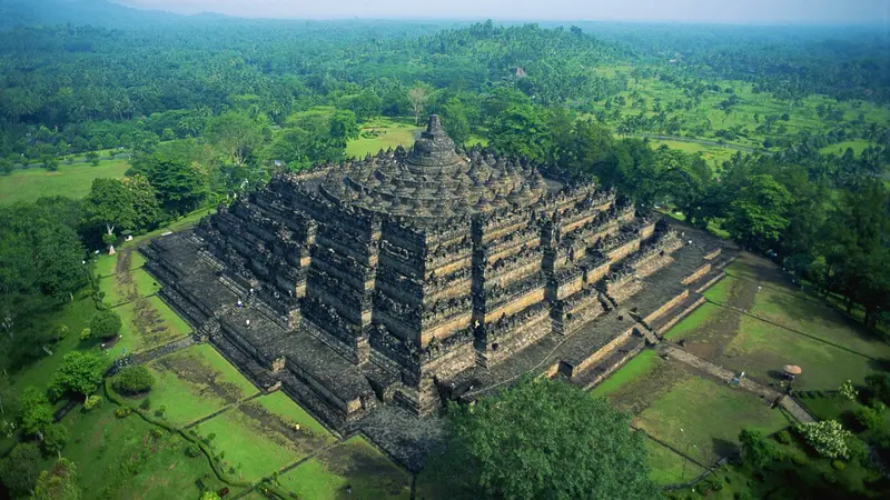 candi borobudur ada berapa tingkat
