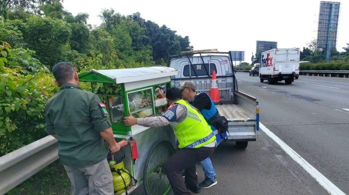 Cerita Tak Disangka Tukang Bakso Dorong Gerobak Sampai Masuk Tol